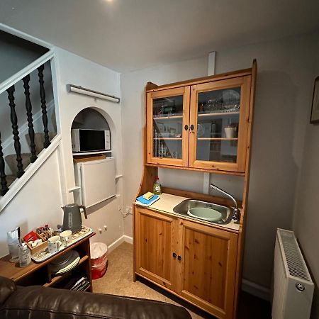 Cottage En-Suite Room With Private Lounge 브리드포트 외부 사진