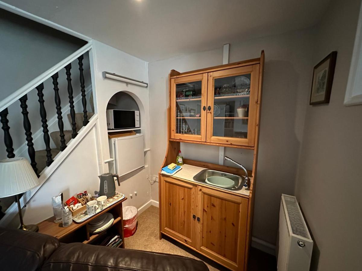 Cottage En-Suite Room With Private Lounge 브리드포트 외부 사진