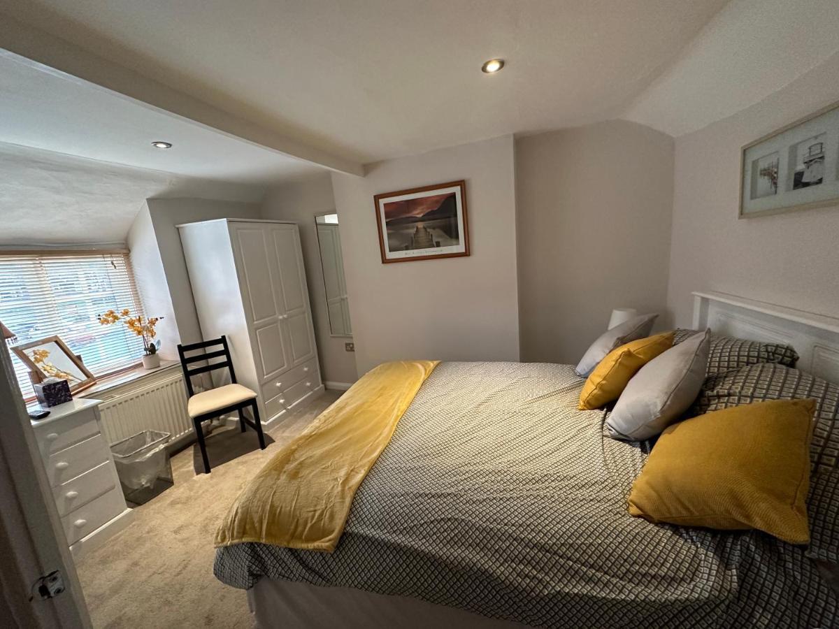 Cottage En-Suite Room With Private Lounge 브리드포트 외부 사진