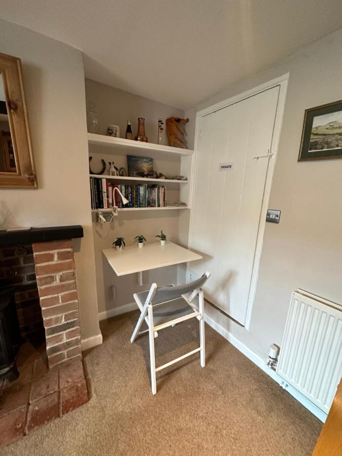 Cottage En-Suite Room With Private Lounge 브리드포트 외부 사진