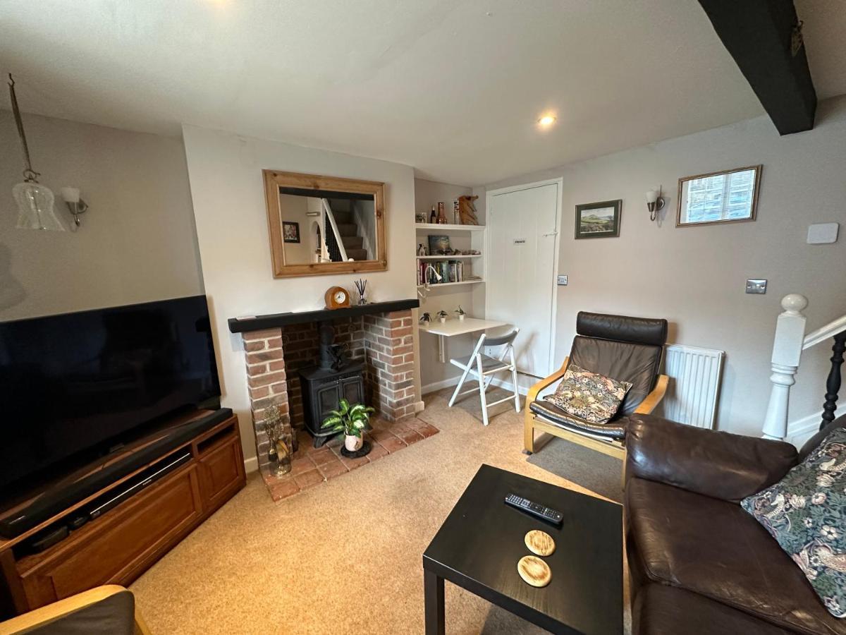 Cottage En-Suite Room With Private Lounge 브리드포트 외부 사진